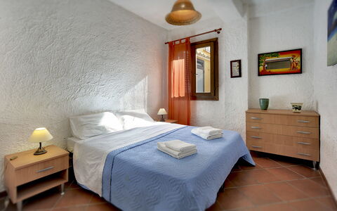 Villa Dell'ulivo: Slaapkamer, Bed, Meubilair, Kamer, Laken, Eigendom, Bed Frame, Bedding, Muur, Interieur Ontwerp