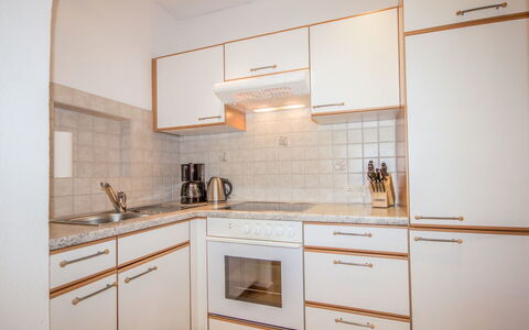 Venier: Kamer, Eigendom, Keuken, Cabinetry, Meubilair, Interieur Ontwerp, Countertop, Gebouw, Huis, Architectuur
