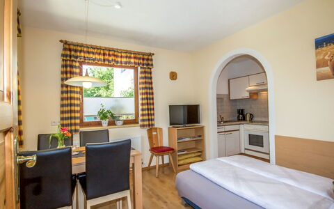 Venier: Kamer, Eigendom, Meubilair, Gebouw, Slaapkamer, Interieur Ontwerp, Bed, Huis, Onroerend Goed, Verdieping