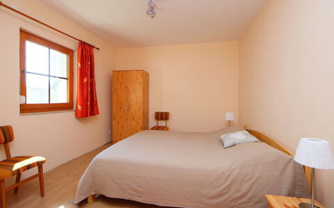 Golf Tee: Slaapkamer, Bed, Kamer, Meubilair, Eigendom, Laken, Verdieping, Interieur Ontwerp, Bed Frame, Plafond