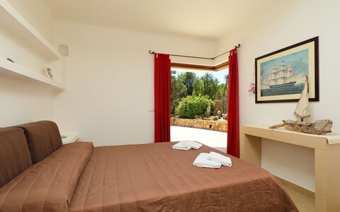 Canayli: Slaapkamer, Kamer, Meubilair, Bed, Eigendom, Bedding, Laken, Interieur Ontwerp, Plafond, Bed Frame