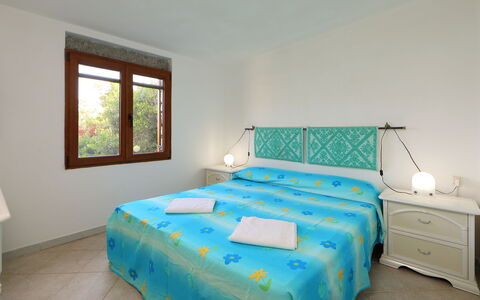 Tritone: Slaapkamer, Bed, Kamer, Laken, Eigendom, Meubilair, Bedding, Bed Frame, Matras, Interieur Ontwerp