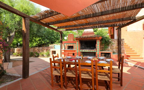 Bouganville: Eigendom, Gebouw, Onroerend Goed, Kamer, Huis, Patio, Pergola, Meubilair, Veranda, Interieur Ontwerp