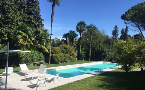 Villa Ghis - Sleeps 16: Zwembad, Eigendom, Lucht, Huis, Onroerend Goed, Boom, Wildernis, Palmboom, Huis, Vakantie