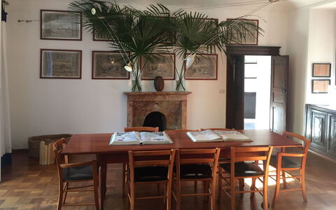 Villa Ghis - Sleeps 16: Kamer, Meubilair, Eetkamer, Tafel, Keuken En Eettafel, Eigendom, Gebouw, Interieur Ontwerp, Verdieping, Huis