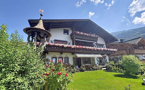 Aschau im Zillertal 485: Huis, Huis, Verblijf, Hacienda, Tuin, Landgoed, Werf, Balkon, Dorp