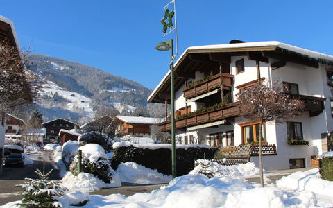 Aschau im Zillertal 485: Sneeuw, Winter, Eigendom, Berg, Bergdorp, Heuvel Station,  Dorf\, Bergketen, Huis, Skitoevlucht
