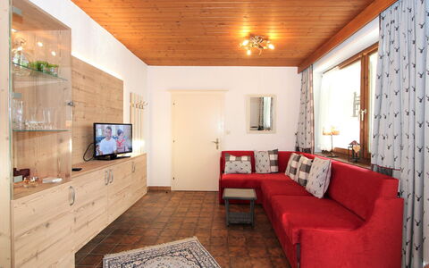 Aschau im Zillertal 485: Kamer, Meubilair, Eigendom, Plafond, Interieur Ontwerp, Gebouw, Woonkamer, Muur, Huis, Onroerend Goed