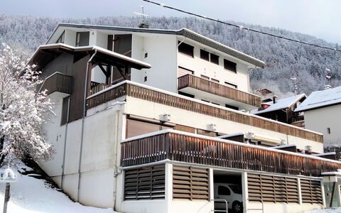 Saint Gervais 650: Gebouw, Lucht, Eigendom, Venster, Sneeuw, Huis, Boom, Helling, Buurt, Woongebied