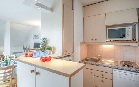 Carnac 181: Eigendom, Countertop, Kamer, Keuken, Cabinetry, Meubilair, Interieur Ontwerp, Gebouw, Huis, Onroerend Goed