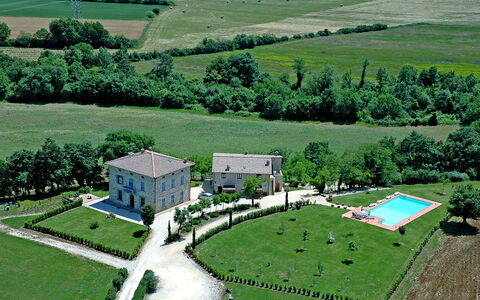 Bazzani Apartments In Siena: Fabriek, Eigendom, Groen, Boom, Gebouw, Natuurlijk Landschap, Land Lot, Gras, Stedelijk Ontwerp, Vegetation