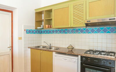 Marta 731.1: Cabinetry, Countertop, Eigendom, Wastafel, Gootsteen, Fornuis, Gebouw, Kraan, Keuken, Interieur Ontwerp