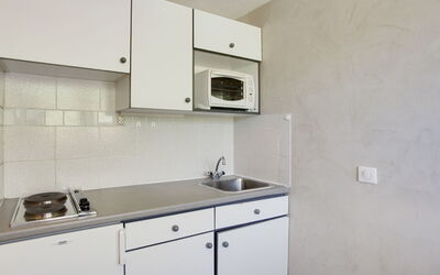 Palafour (Le Lac) 402.3: Eigendom, Kamer, Keuken, Meubilair, Cabinetry, Onroerend Goed, Interieur Ontwerp, Huis, Gebouw, Architectuur