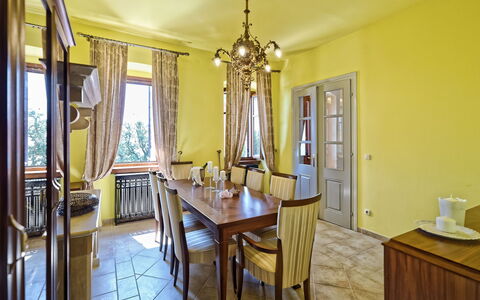 Maria: Kamer, Eigendom, Eetkamer, Meubilair, Interieur Ontwerp, Geel, Gebouw, Onroerend Goed, Tafel, Plafond