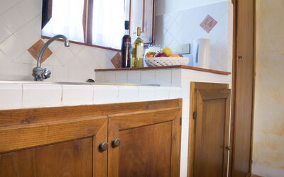 Aparment 108: Meubilair, Kamer, Eigendom, Countertop, Cabinetry, Wastafel, Keuken, Lade, Verdieping, Hout