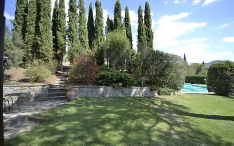 Casale Valentina: Boom, Eigendom, Gras, Natuurlijk Landschap, Biome, Fabriek, Woody Plant, Gazon, Landscaping, Tuin