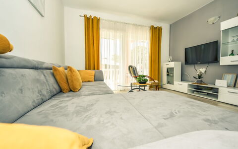Tina & Tino: Eigendom, Meubilair, Comfort, Kamerplant, Bankstel, Geel, Hout, Interieur Ontwerp, Architectuur, Fabriek
