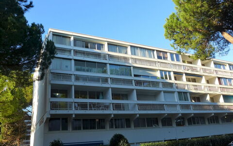 La Grande Motte 210: Architectuur, Gebouw, Eigendom, Appartement, Gemengd Gebruik, Condominium, Onroerend Goed, Huis, Facade, Woongebied