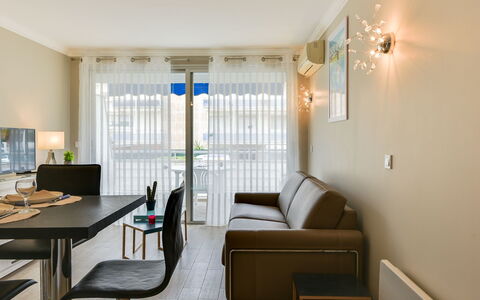 Le Beach Garden: Kamer, Interieur Ontwerp, Eigendom, Meubilair, Gebouw, Woonkamer, Verdieping, Huis, Plafond, Onroerend Goed