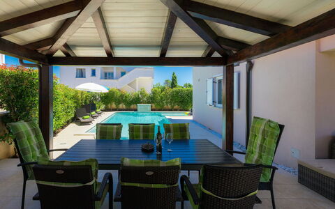 Villa Valentina: Eigendom, Gebouw, Huis, Kamer, Patio, Onroerend Goed, Interieur Ontwerp, Toevlucht, Plafond, Schaduw