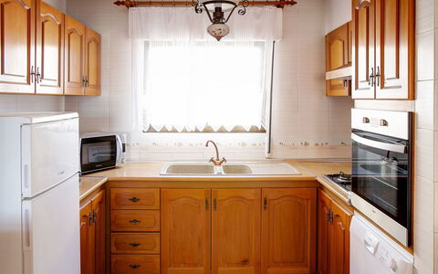 Somnium Mare: Countertop, Cabinetry, Meubilair, Kamer, Keuken, Eigendom, Verdieping, Wastafel, Interieur Ontwerp, Gebouw