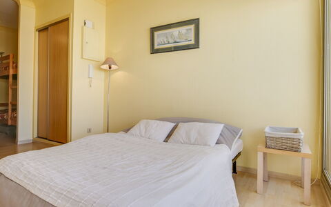 Arcachon 198: Slaapkamer, Bed, Kamer, Meubilair, Eigendom, Laken, Verdieping, Bed Frame, Bedding, Muur