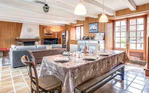 Les Figuiers: Eigendom, Kamer, Meubilair, Gebouw, Countertop, Keuken, Interieur Ontwerp, Huis, Onroerend Goed, Verdieping