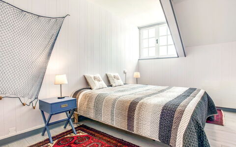 Les Figuiers: Slaapkamer, Bed, Meubilair, Kamer, Laken, Bedding, Eigendom, Bed Frame, Interieur Ontwerp, Suite