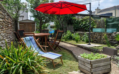 Les Figuiers: Fabriek, Plantengemeenschap, Natuur, Blad, Lucht, Paraplu, Schaduw, Buitenmeubels, Stoel, Vegetation