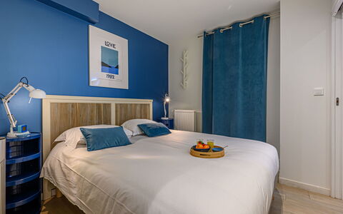 Carnac 100: Meubilair, Interieur Ontwerp, Slaapkamer, Bed, Hout, Laken, Plafond, Bedding, Linens, Kamer