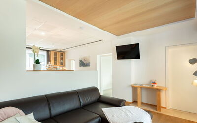 Garten 150.5: Fotolijst, Meubilair, Bankstel, Spiegel, Comfort, Hout, Gebouw, Interieur Ontwerp, Verlichting, Woonkamer