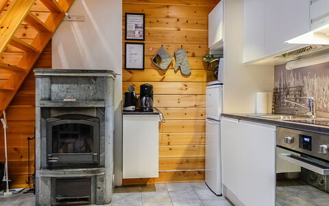 Aslakit B: Hout, Keuken, Major Appliance, Meubilair, Plafond, Flooring, Interieur Ontwerp, Toestel Van De Keuken, Huis, Kamer