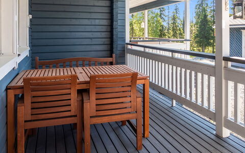 Ruka Snow and Sun 2: Hout, Verdieping, Plafond, Hardwood, Plank, Dek, Veranda, Schaduw, Houten Vloer, Glas