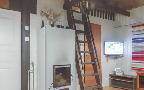 Kaukosaaren Ahonlaita: Flooring, Hout, Verdieping, Interieur Ontwerp, Meubilair, Kamer, Plafond, Trap, Hardwood, Houten Vloer