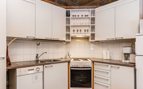 Pajuruka B5: Toestel Van De Keuken, Major Appliance, Flooring, Keuken, Hout, Verdieping, Interieur Ontwerp, Plafond, Countertop, Cabinetry
