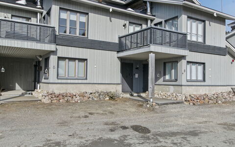 Rukapahta 5: Woongebied, Architectuur, Huis, Siding, Schuifraam, Beton, Landgoed, Oprit, Freezing
