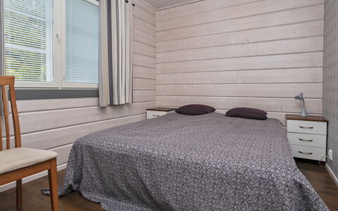 Rukanloisto a: Hout, Slaapkamer, Flooring, Verdieping, Bed, Interieur Ontwerp, Laken, Bedding, Houten Vloer, Plafond