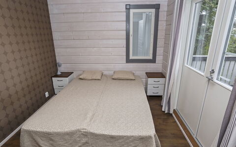 Rukanloisto a: Verdieping, Hout, Flooring, Slaapkamer, Bed, Meubilair, Interieur Ontwerp, Kamer, Huis, Beits