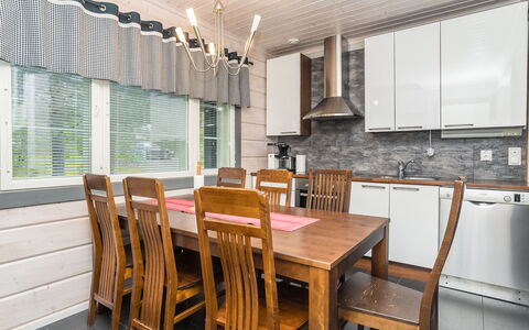 Rukanloisto B: Meubilair, Interieur Ontwerp, Flooring, Hout, Plafond, Verdieping, Lichte Inrichting, Stoel, Countertop, Keuken