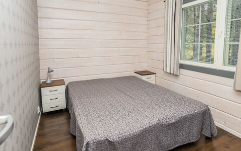 Rukanloisto B: Hout, Verdieping, Flooring, Slaapkamer, Kamer, Plafond, Bed, Hardwood, Beits, Laken