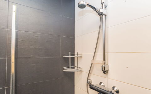 Rukanloisto B: Loodgieterswerkinrichting, Douchekop, Badkamer, Flooring, Douche, Douchestang, Douchepaneel, Loodgieter, Tegel