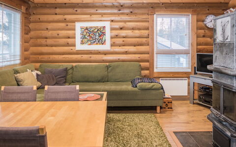 Kotka: Meubilair, Flooring, Hout, Interieur Ontwerp, Verdieping, Houten Vloer, Plafond, Bankstel, Woonkamer, Kamer