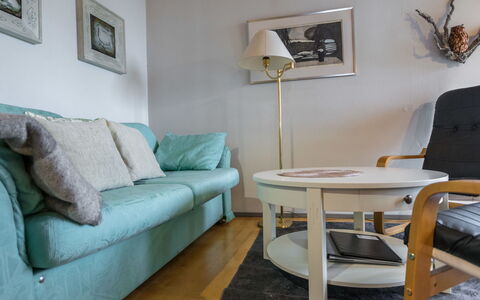 Palokärki: Meubilair, Interieur Ontwerp, Flooring, Muur, Verdieping, Bankstel, Hout, Kamer, Woonkamer, Verlichting
