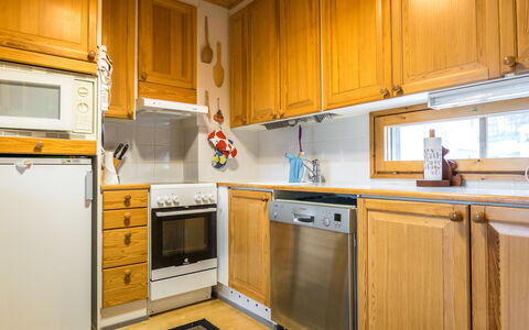 Palokärki: Keuken, Toestel Van De Keuken, Countertop, Major Appliance, Cabinetry, Hout, Interieur Ontwerp, Huishoudapparatuur, Flooring, Kast