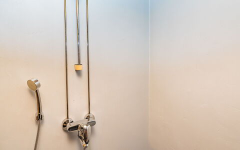 Keloranta: Douchekop, Loodgieterswerkinrichting, Loodgieter, Douchepaneel, Douchestang, Douche, Badkamer