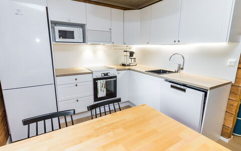 Pelkkaveska: Keuken, Toestel Van De Keuken, Flooring, Interieur Ontwerp, Countertop, Meubilair, Hout, Major Appliance, Cabinetry, Verdieping