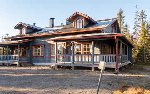 Pyryruka 1: Hout, Huis, Deur, Huis, Verblijf, Siding, Dak, Veranda, Hardwood, Plank