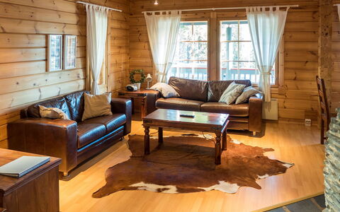 Pyryruka 1: Meubilair, Interieur Ontwerp, Flooring, Bankstel, Hout, Verdieping, Houten Vloer, Woonkamer, Kamer, Huis