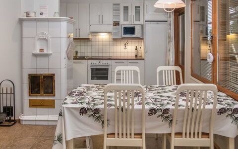 Karhunvartijan Linna B14: Meubilair, Interieur Ontwerp, Flooring, Hout, Verdieping, Plafond, Keuken, Kamer, Lichte Inrichting, Verlichting