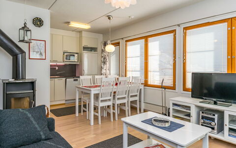Karhunvartijan Kota B1: Meubilair, Interieur Ontwerp, Hout, Plafond, Flooring, Verdieping, Kamer, Woonkamer, Verlichting, Appartement